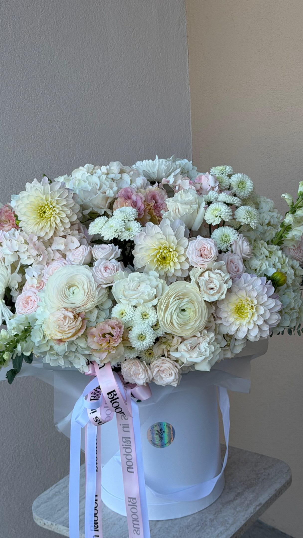 POV: how florists talk to flowers. No kidding. 

#bloomsinribbon #rosevilleflorist #floriststudio #sacramentoflorist #ro