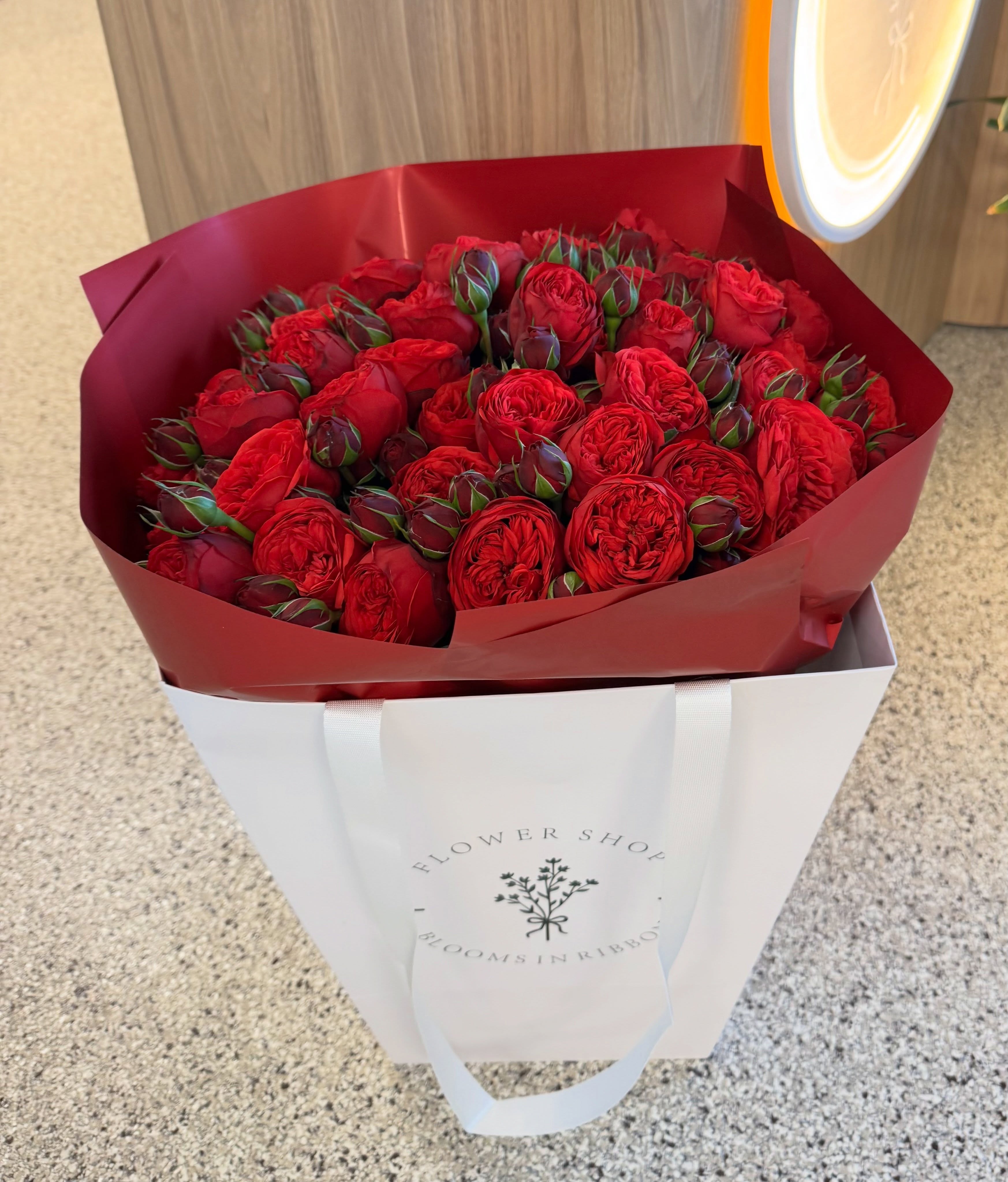 #bloomsinribbon #rosevilleflorist #flowershop